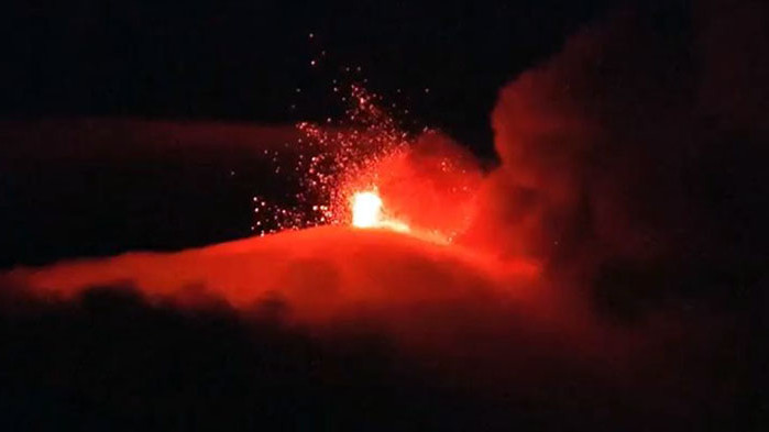 Най-големият действащ вулкан в Европа - Етна, който се намира