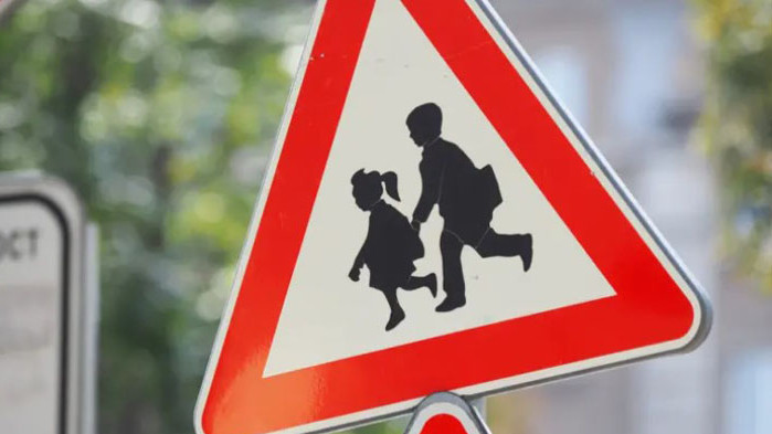 6-годишно дете беше блъснато на пешеходна пътека в Бургас, съобщи
