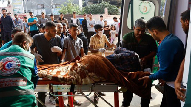 Израелските сили, обсадили най-голямата болница в Газа, предлагат да изпратят кувьози