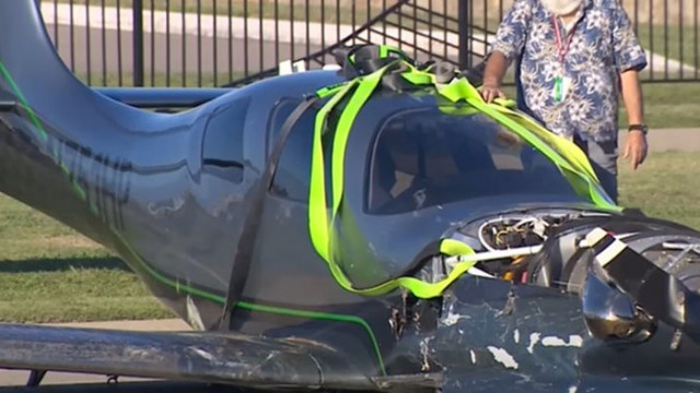 Самолет премина през ограда и се разби в кола (Видео)