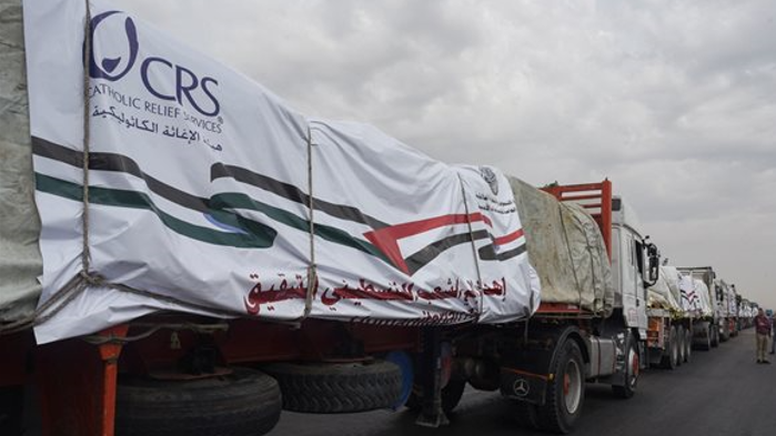Палестинският Червен полумесец вчера получи 155 камиона, превозващи крайно необходима