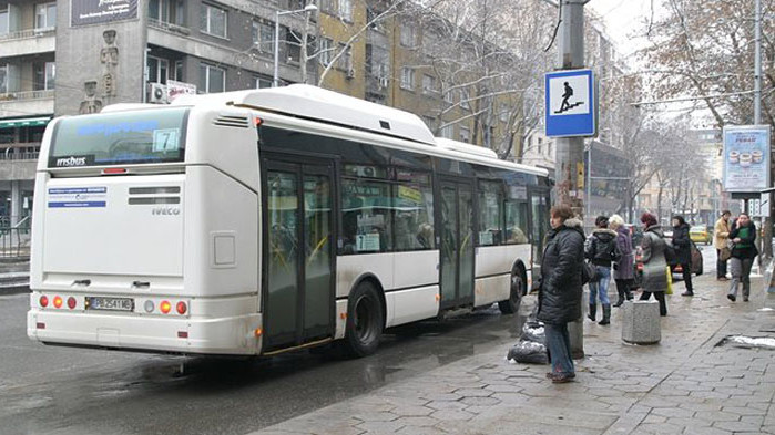 Безплатно пътуване за децата до 14 г., за да ходят на училище с автобуса, не с коли
