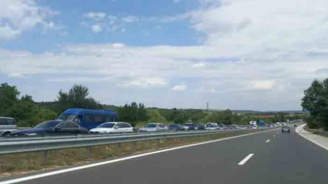 До 20ч. се ограничава движението на тежкотоварни автомобили на АМ "Хемус" в посока Варна