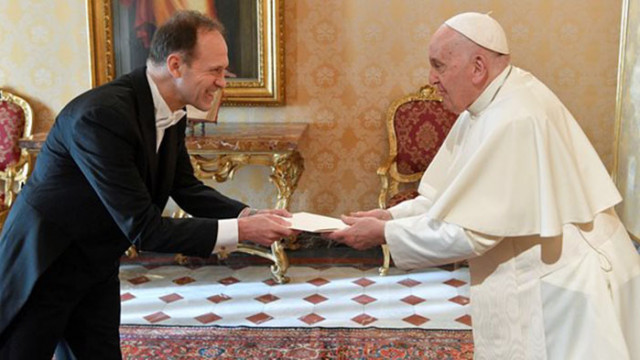 Посланик Костадин Коджабашев връчи акредитивните си писма на папа Франциск