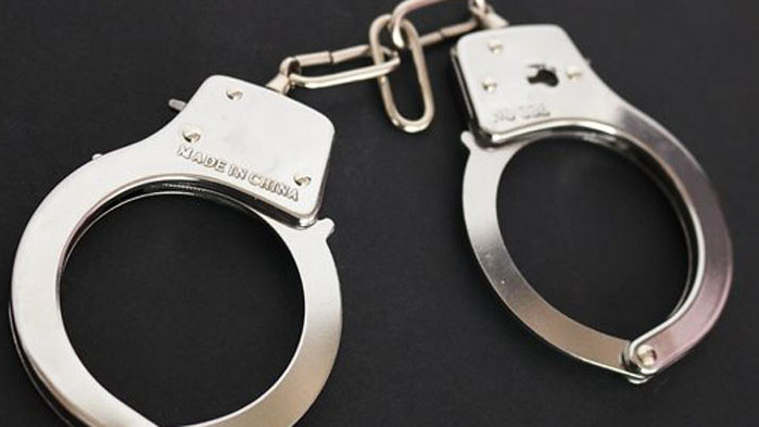 Задържаха малолетни край централата на БФС, намерили у тях оръжия и пиротехника