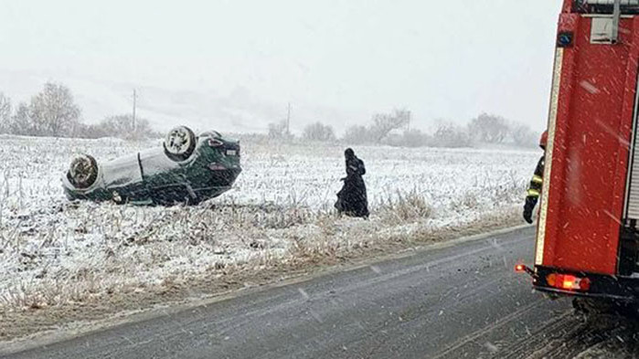 Първият сняг в Румъния: проблеми по пътищата, хиляди без ток