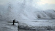 Фотографи заснеха 5-метровите вълни по българското Черноморие (ВИДЕО)