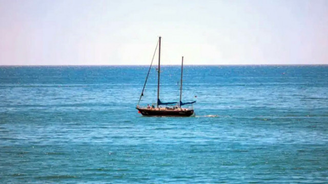 Морска мина изплува на плаж северно от Балчик Морето е