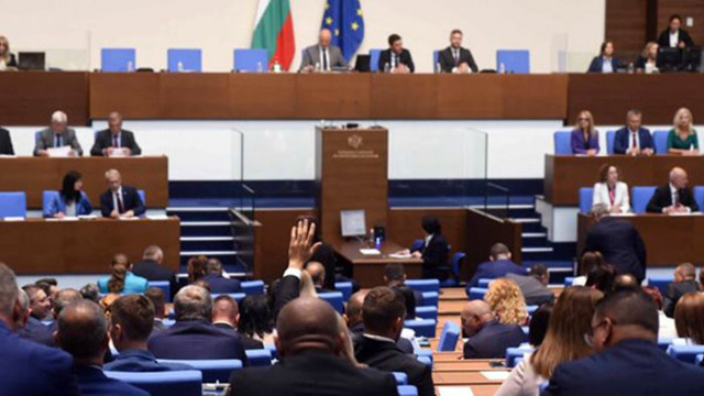 Депутатите гласуват вота на недоверие срещу кабинета „Денков-Габриел”