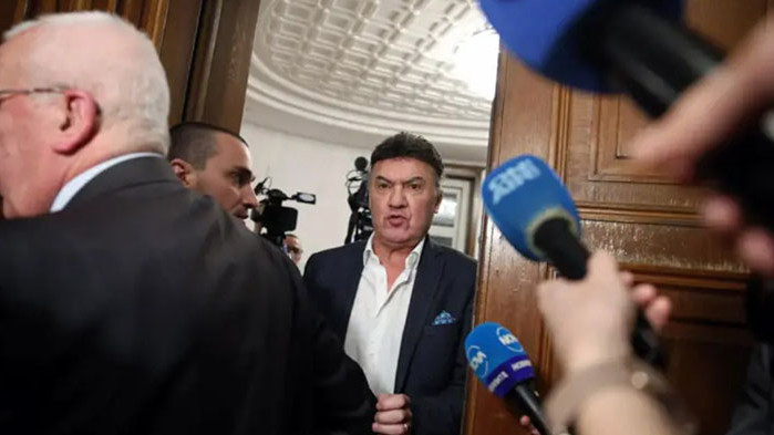 Борислав Михайлов НЕ се е крил в кабинет на ДПС