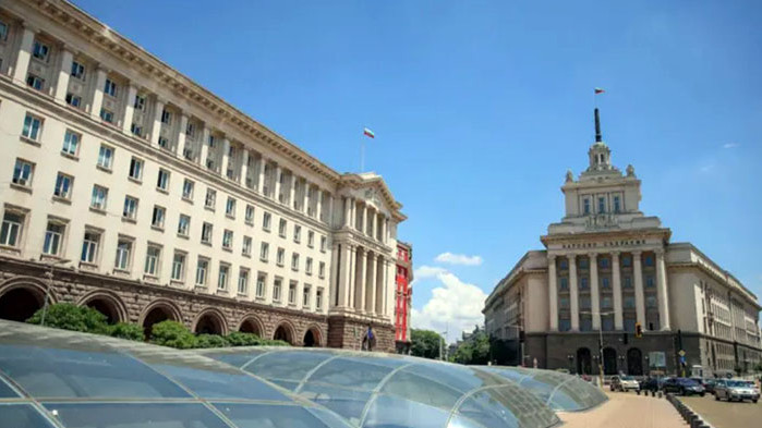 Финансовата комисия бламира финансовия министър Асен Василев