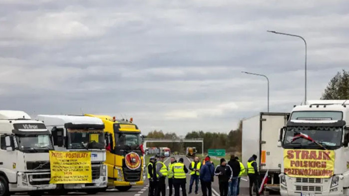 Полските транспортни компании разшириха протестите си срещу това, което те