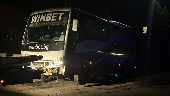 Шофьорът на автобуса с деца, който катастрофира край Дряново, вероятно