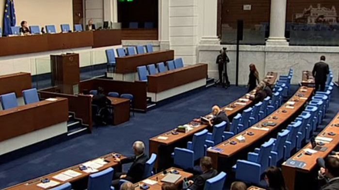 Депутати се обиждат на тролове, малки лъжци и розови понита: Пореден скандал в Парламента