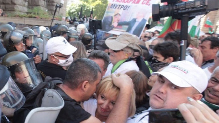 Манолова: Призовавам всички протестиращи да не се държат провокативно (12.11.2013 г.)