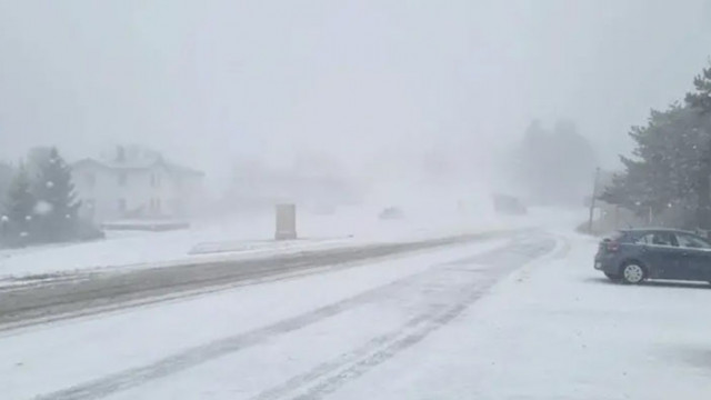 България се събуди блокирана в снежен капан Обилният снеговалеж затвори