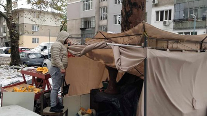 Затворени пътища в областите Разград, Добрич и Силистра, много населени места са без ток