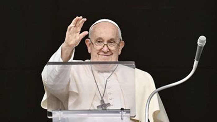Папа Франциск болен от грип, чете молитвата от резиденцията си