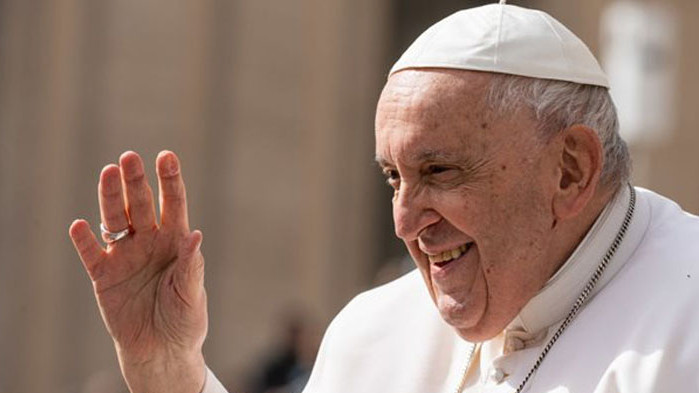 Папа Франциск каза, че има белодробно възпаление, но въпреки това
