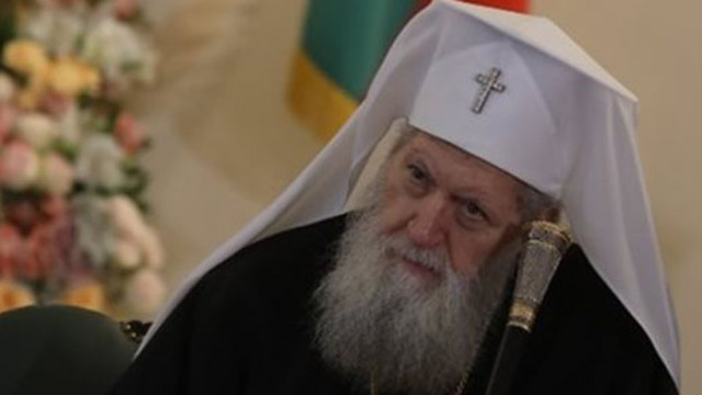 Патриарх Неофит в болница с белодробно заболяване