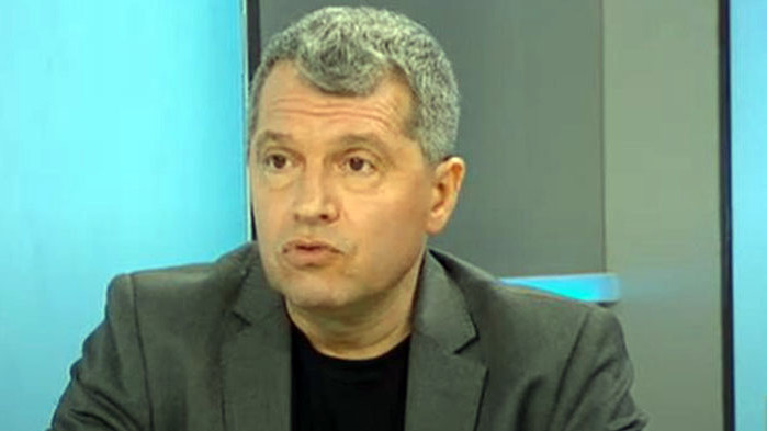 Сглобката вкарва страната в ужасна криза. Тя не е евроатлантическа