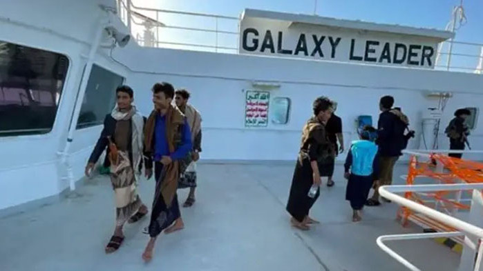 Йеменските бунтовници - хути, са превърнали в туристическа атракция кораба,