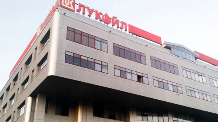 Първа версия кой се гласи да купи "Лукойл"