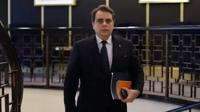Василев: Ако министър не може да убеди партиите и премиера, да подаде оставка, а не да прави циркове