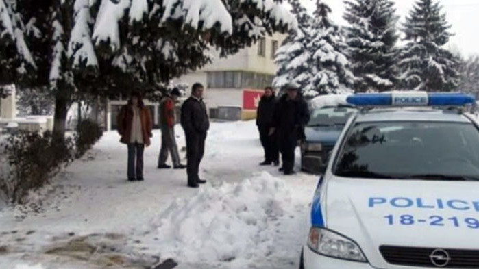 Синоптици: Не предприемайте пътувания извън България