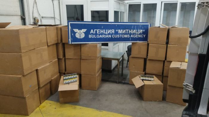 Митнически служители на ГКПП Дунав мост - Русе откриха 25