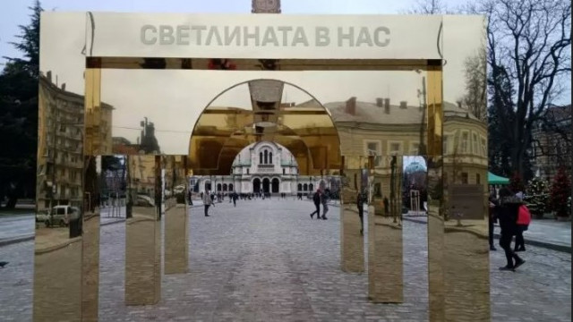Премахват златните арки пред "Св. Александър Невски"
