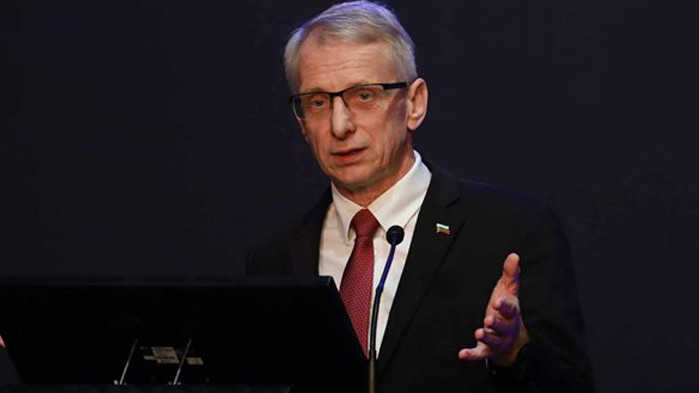 Трябва да обърнем цялата система на образованието, за да може