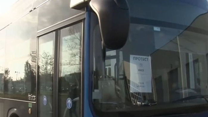 Символичен протест на служители на градския транспорт в няколко града.