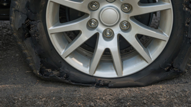 Нарязаха гумите на 11 автомобила в центъра на София