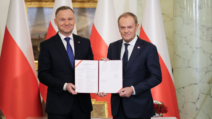 Правителството на новия полски премиер Доналд Туск положи клетва - последната стъпка в