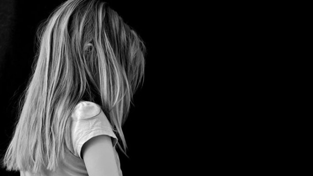 Сигналът за това че 7 годишно момиче е принуждавано да живее