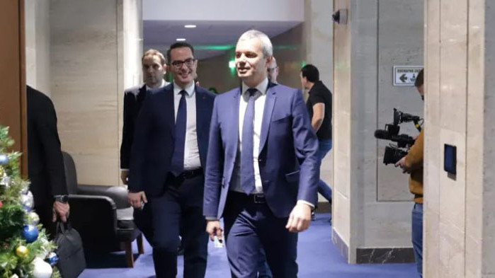 Възраждане направиха флашмоб заради Паметника на съветската армия. По този