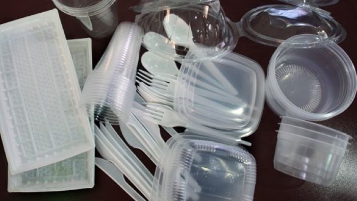 От 1 януари 2024 г. поскъпват пластмасовите чаши и кутии