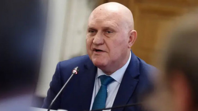 Министърът на образованието и науката проф Галин Цоков заминава за