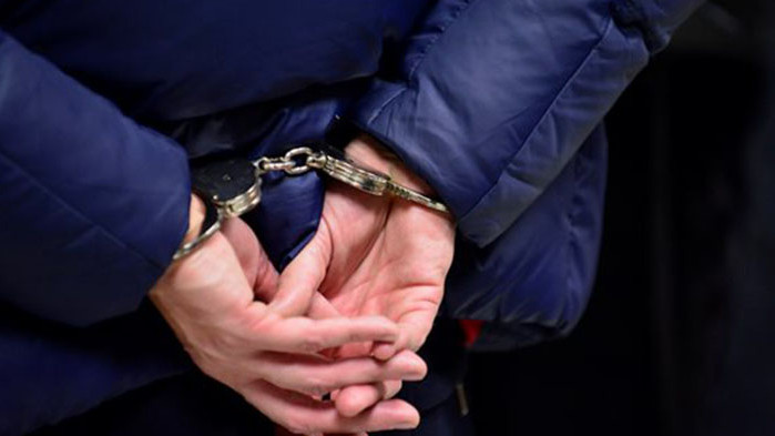 Задържаха мъж, срязал гумите на 11 коли в София
