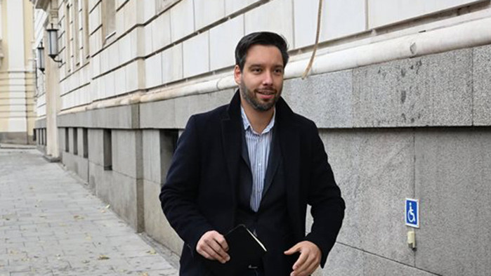 Кръгла маса за коледната украса на София още през януари,