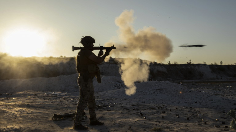 Украинските войски на първа линия са изправени пред недостиг на