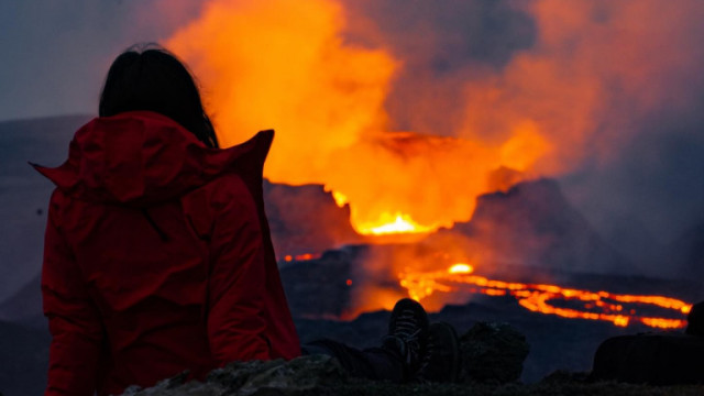 Как изглежда изригването на вулкана в Исландия - земята на лава и дим