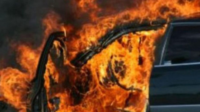 Шофьор загина, след като се заби в къща във Варненско и колата му се запали