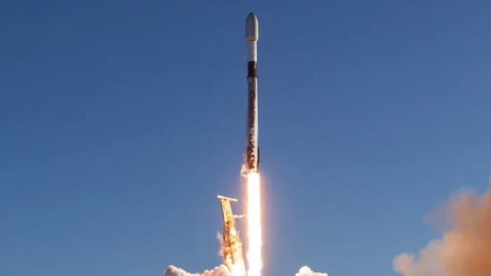 Ракета - носител Falcon 9 на SpaceX изведе в орбита два