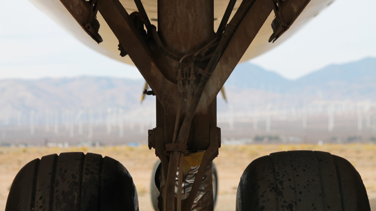 Пътник без билет беше намерен жив, но в критично състояние