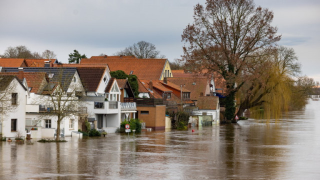 Германският канцлер Олаф Шолц огледа с хеликоптер наводнените райони в Северозападна