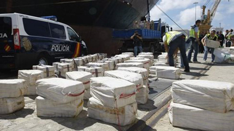 Катер на Бреговата охрана на САЩ задържа хашиш и метаамфетамини