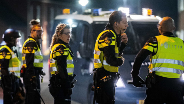 Нидерландската полиция арестува над 200 души след безредици през новогодишната нощ