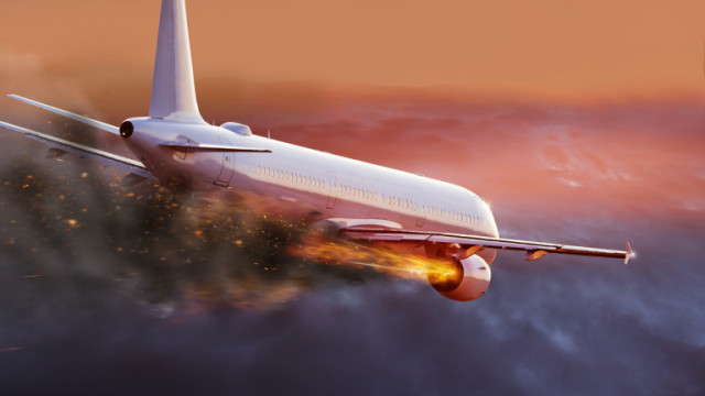Ужасяващият кадър на запалващ се самолет на преди кацане на летище